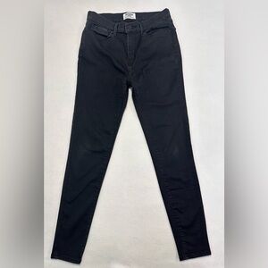 Woman’s Levi’s Denizen Black High Rise Jegging 
Size: 11M W30 L30